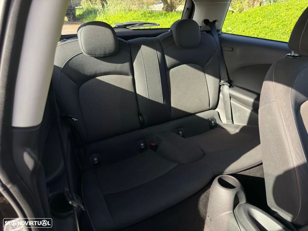 MINI 3 Portas One D - 12