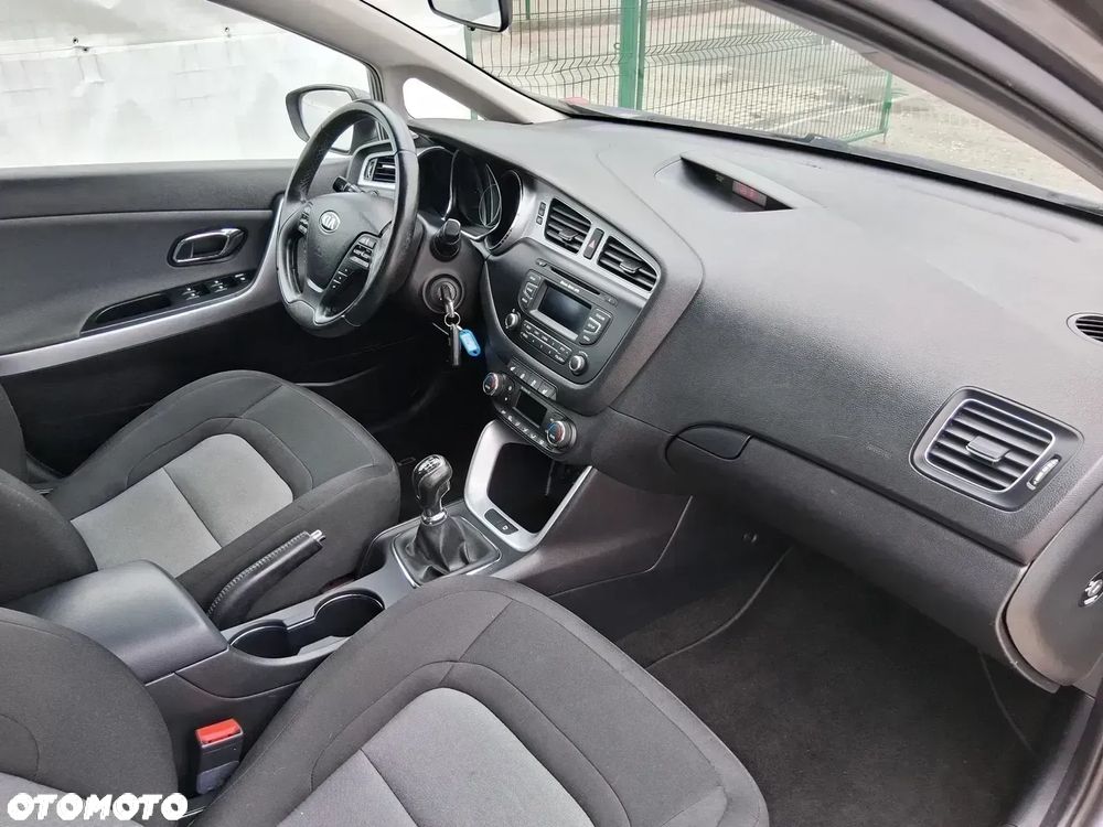 Kia Ceed 1.6 GDI Fifa World Cup Edition - 12