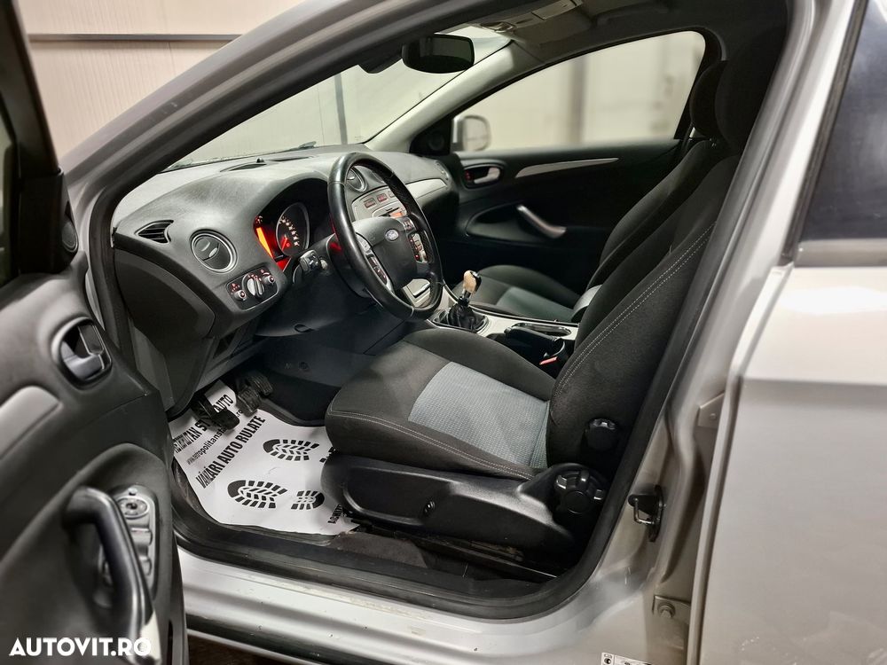 Ford Mondeo 2.0 TDCi Ghia - 8