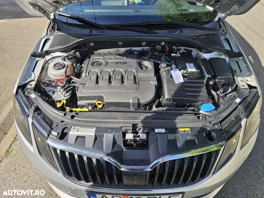 Skoda Octavia 1.6 TDI DSG Ambition - 12
