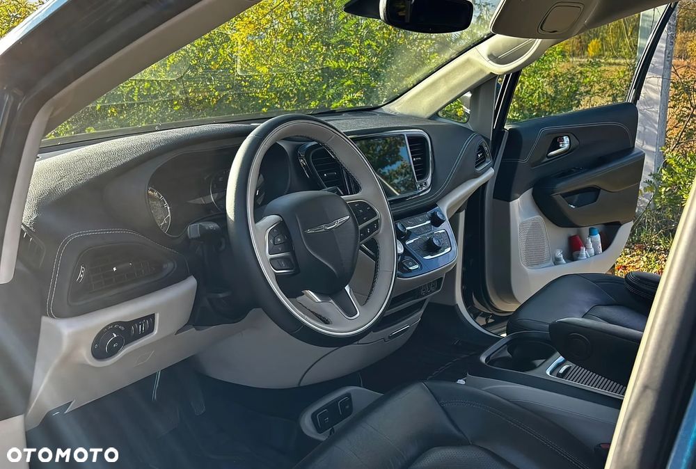 Chrysler Pacifica - 10