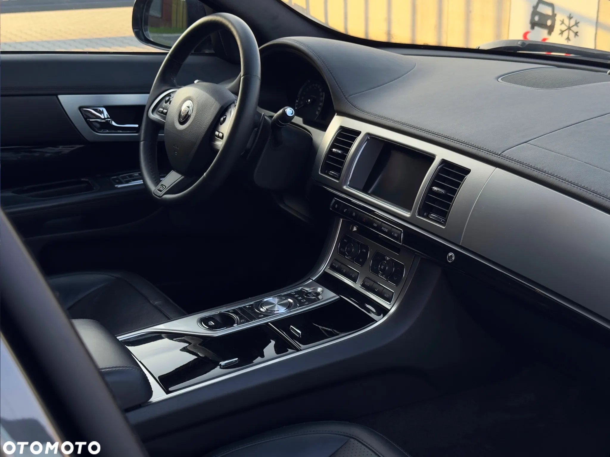 Jaguar XF 3.0 TDV6 R-Sport - 18