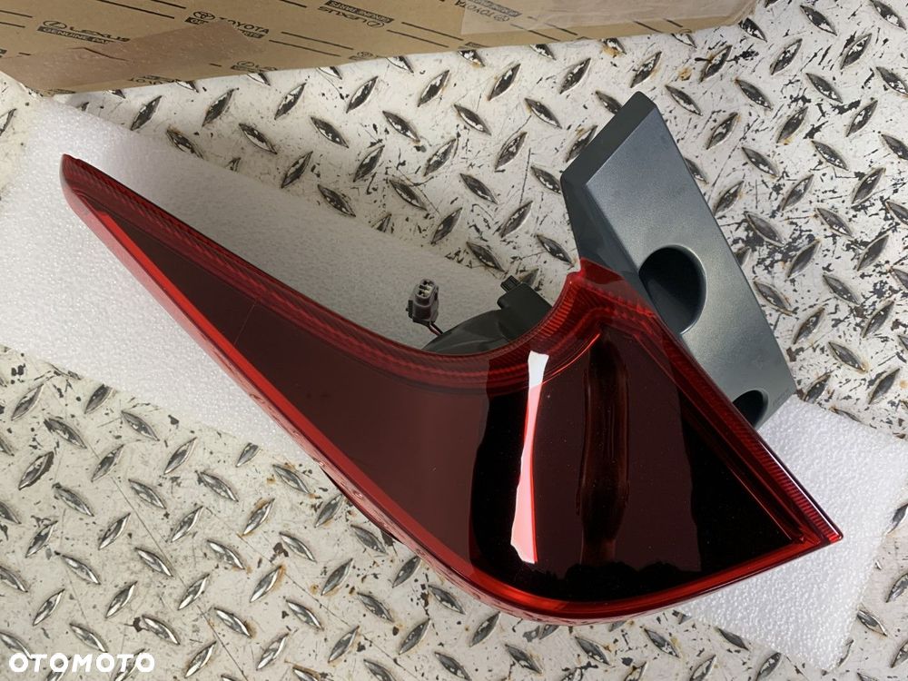 NOWA ORYGINALNA LAMPA TYLNA LEWA TOYOTA AURIS II LIFT KOMBI 15-18 81561-02A51 - 3
