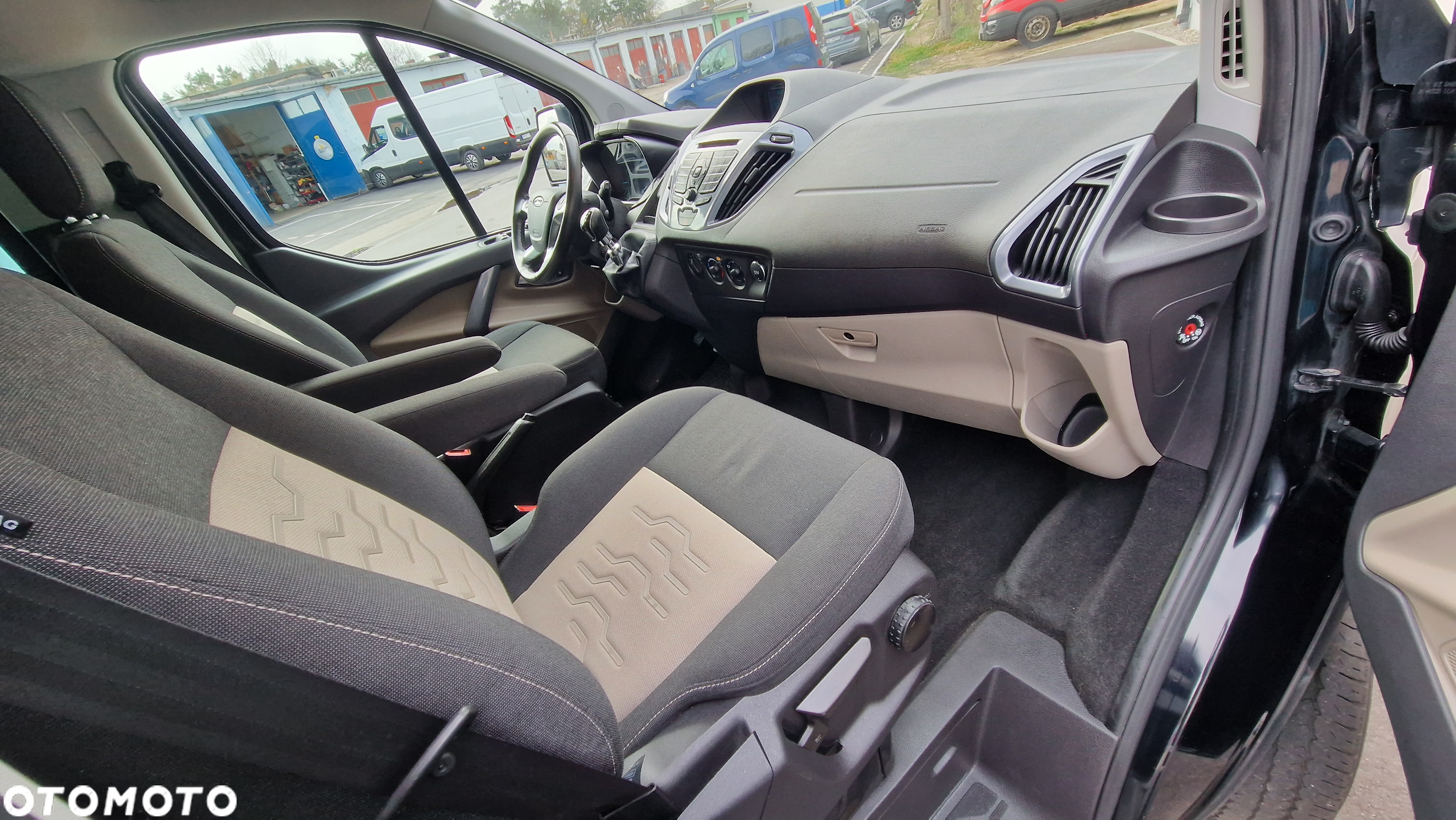 Ford Tourneo Custom 2.0 EcoBlue L2 Shuttle Bus Titanium - 27