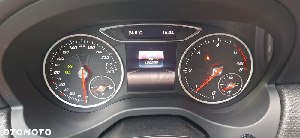 Mercedes-Benz Klasa A 180 d BlueEFFICIENCY Edition - 24