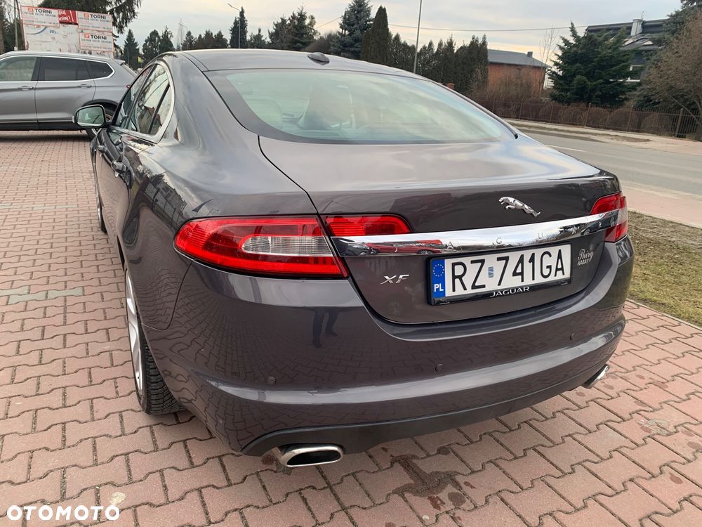 Jaguar XF 2.7 V6 Premium Luxury - 9