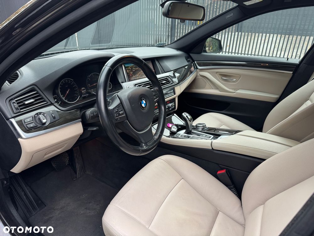 BMW Seria 5 525d xDrive Luxury Line - 17
