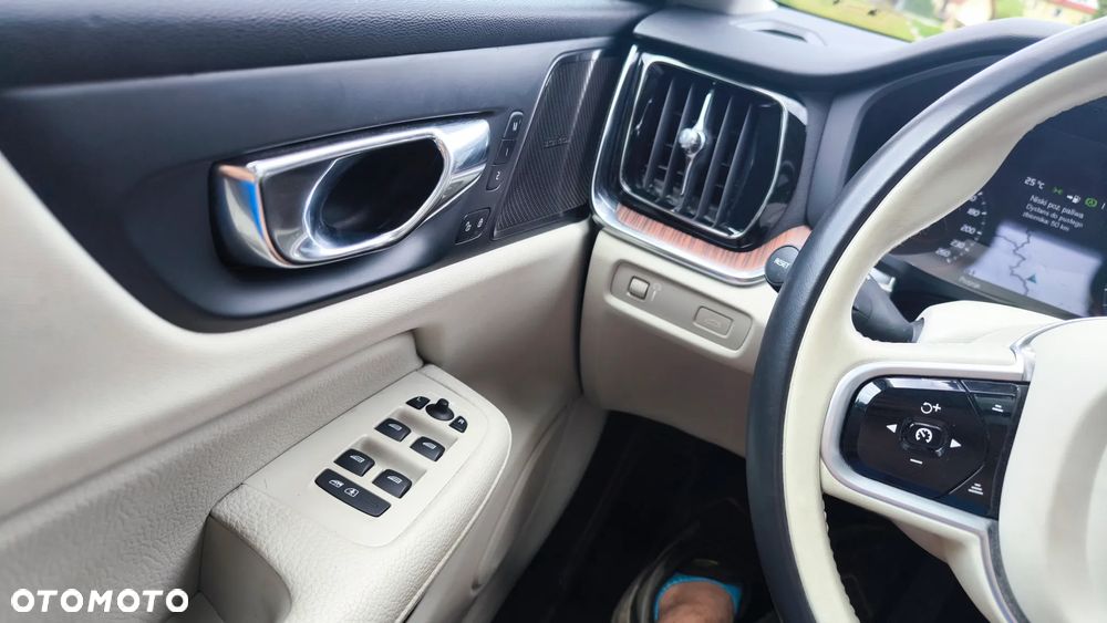 Volvo S60 T5 Momentum Pro - 27