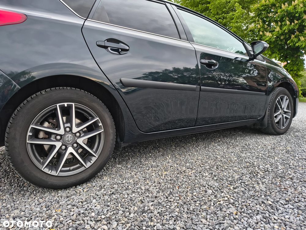 Toyota Auris 1.6 Premium - 4