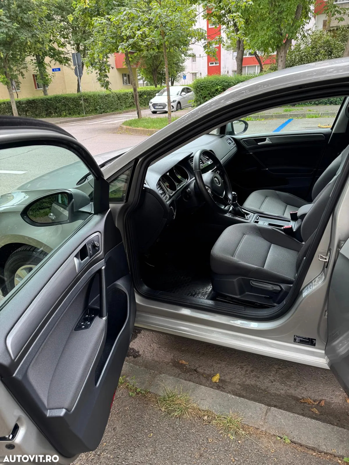 Volkswagen Golf 1.0 TSI Comfortline - 8