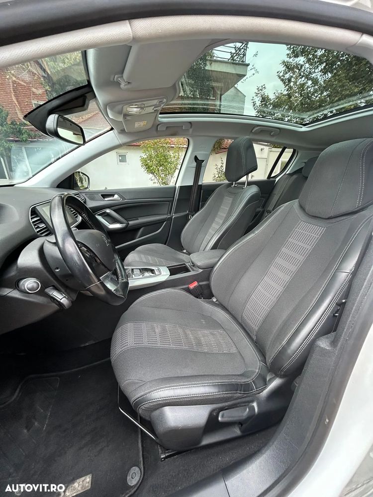 Peugeot 308 - 8