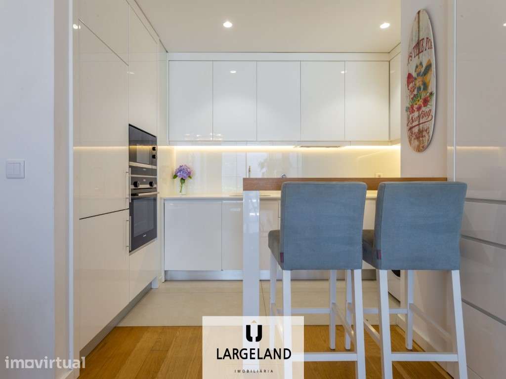 Apartamento T2 Mobilado a 30 Metros da Praia de Canidelo - Grande imagem: 4/17