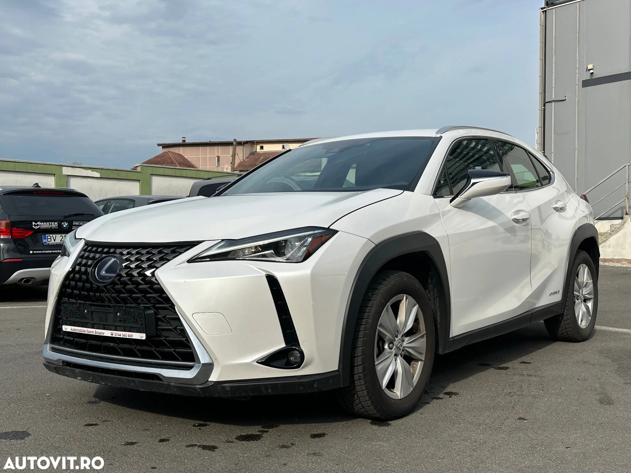 Lexus UX 250h Business Edition - 18