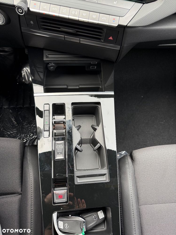 Opel Astra 1.2 T GS Line S&S - 12