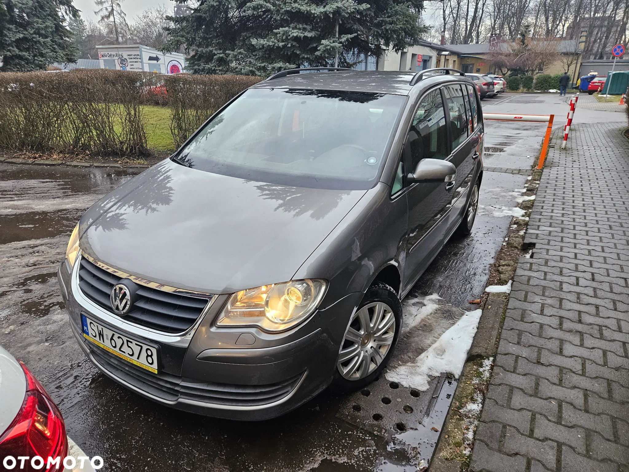 Volkswagen Touran 1.9 TDI Conceptline - 11