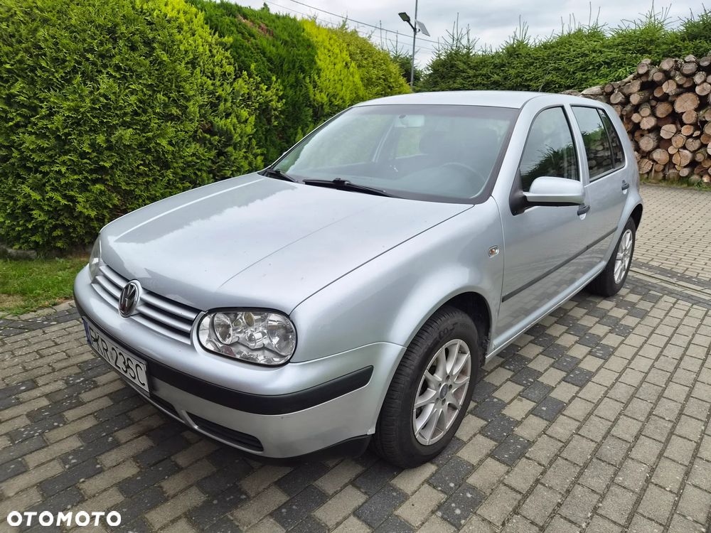 Volkswagen Golf - 1