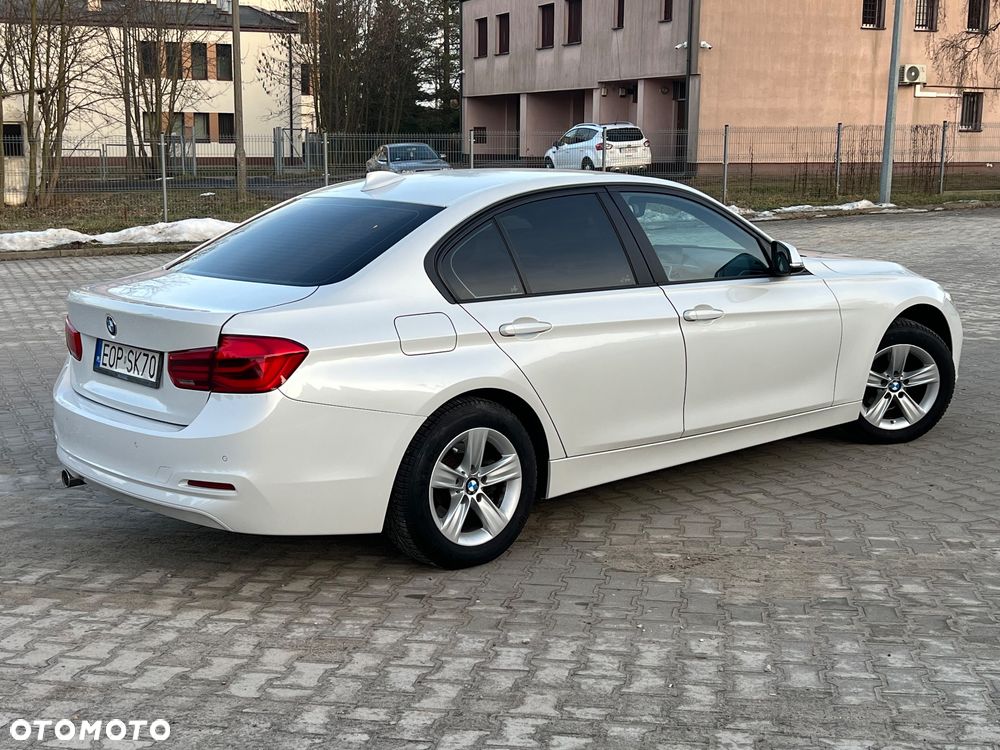 BMW Seria 3 318i - 23