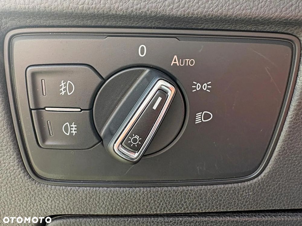 Volkswagen Passat Variant 2.0 TDI Elegance DSG - 32