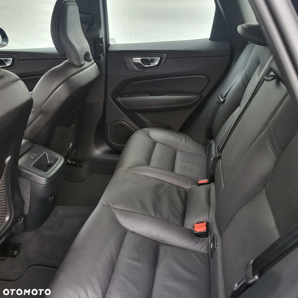 Volvo XC 60 B5 B AWD Plus Dark - 7