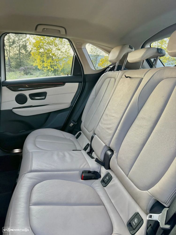 BMW 218 Active Tourer d Luxury Line - 13