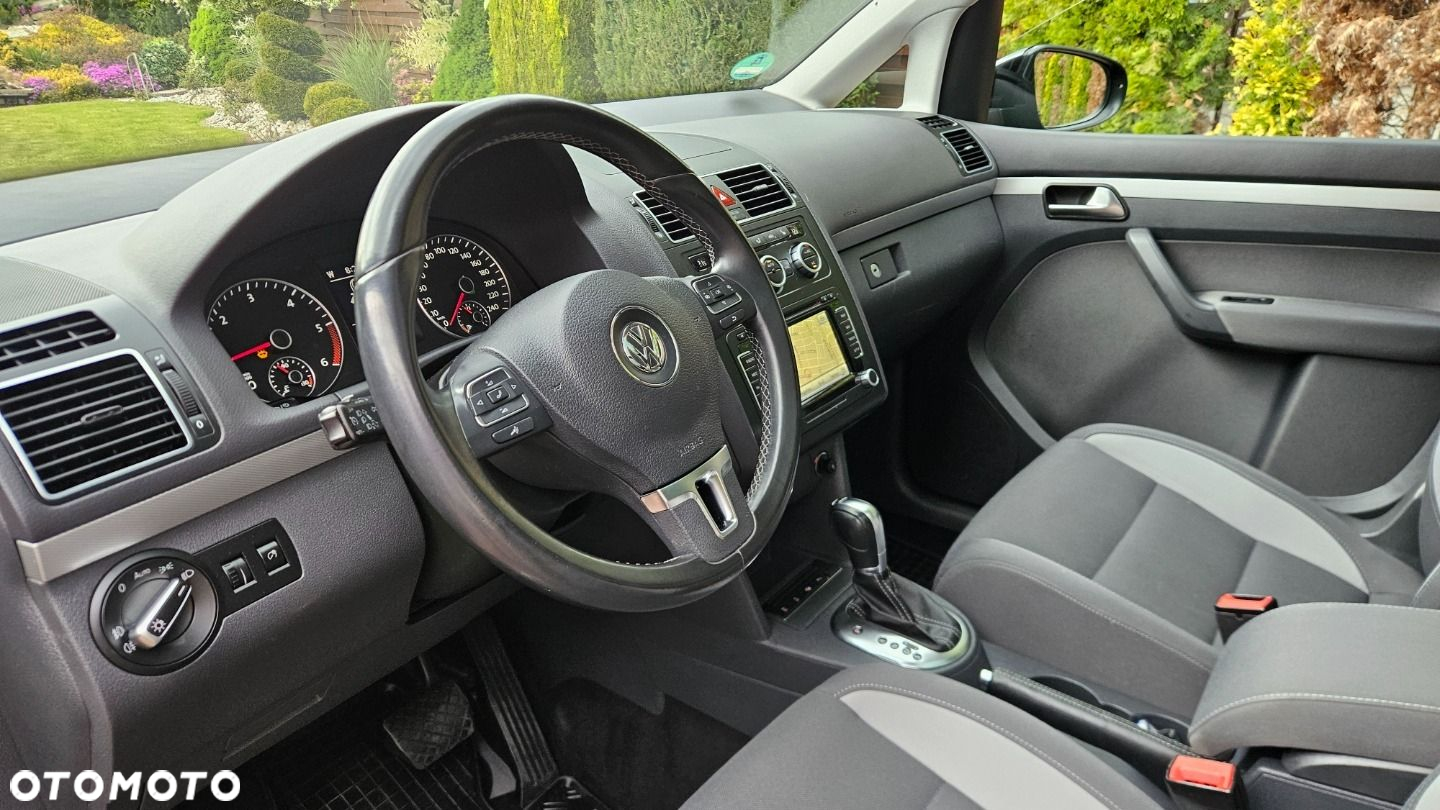 Volkswagen Touran - 15