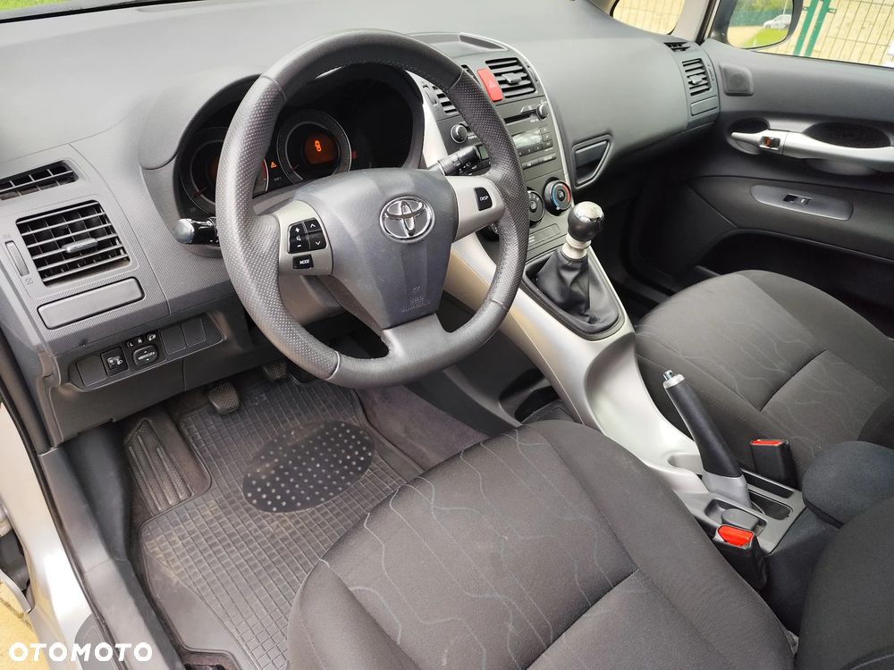 Toyota Auris - 13
