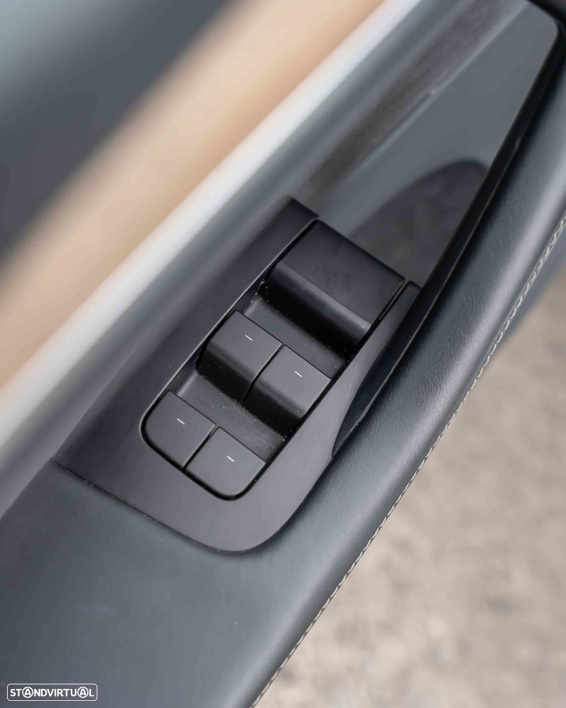 Tesla Model Y Long Range Dual Motor AWD - 23