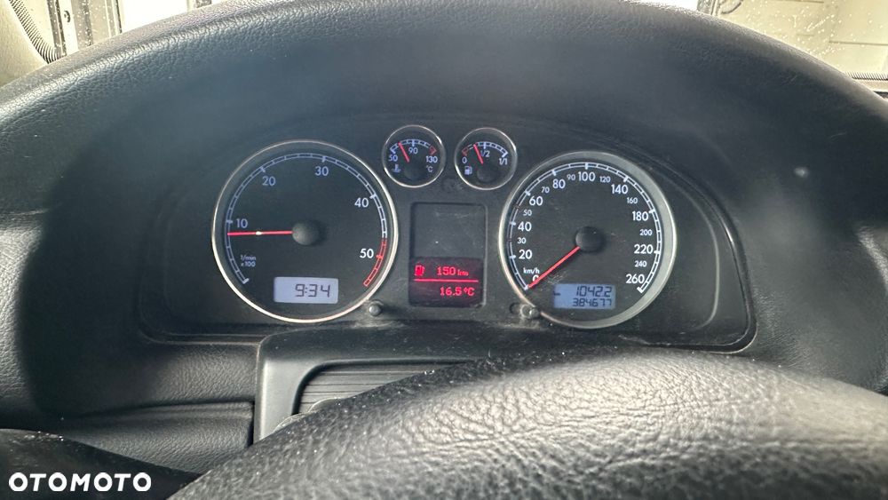 Volkswagen Passat 1.9 TDI Highline - 28