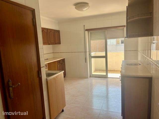 Arrendamento / Apartamento T2 / Quinta do Bispo / Leiria - Grande imagem: 2/10