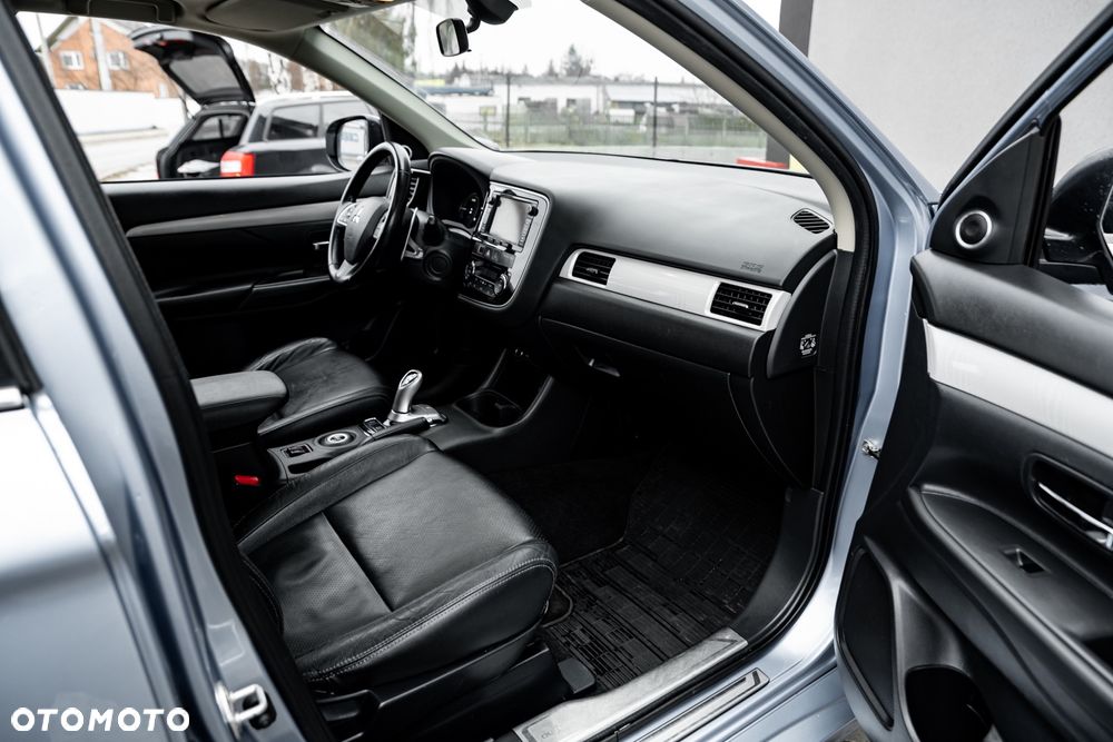 Mitsubishi Outlander 2.0 4WD Plus - 32