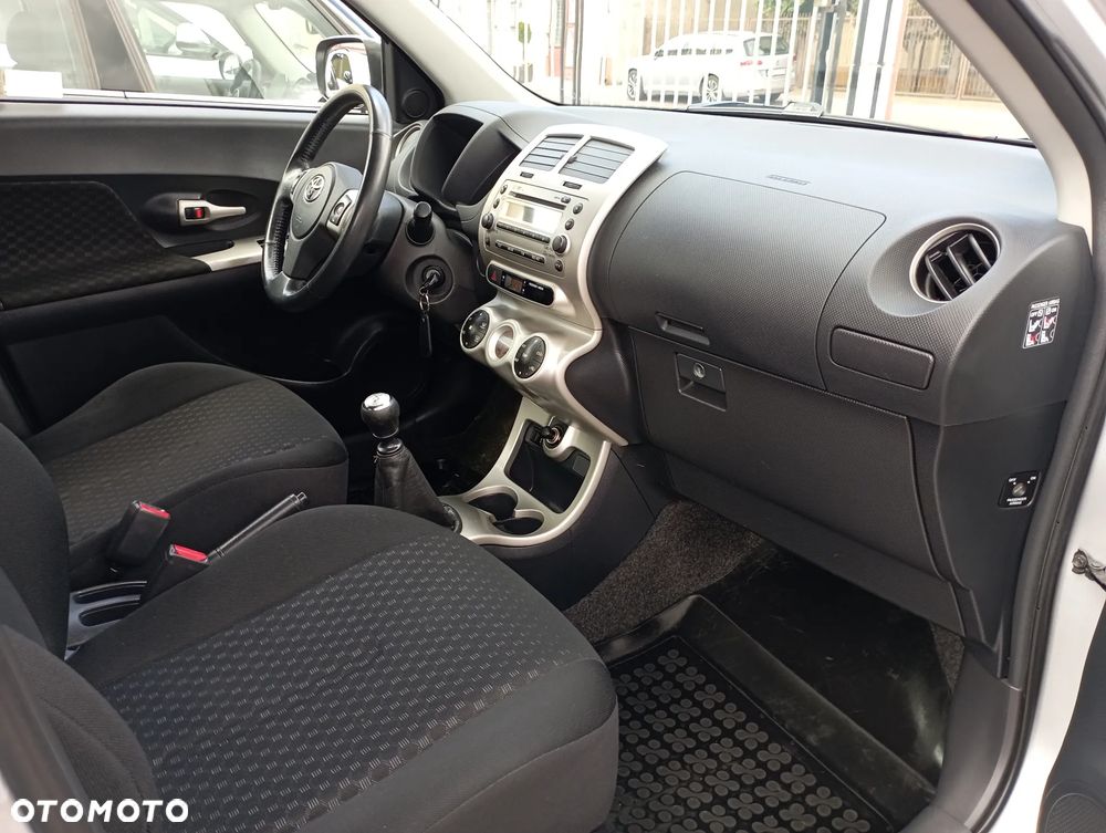Toyota Urban Cruiser 1.33 Sol - 9