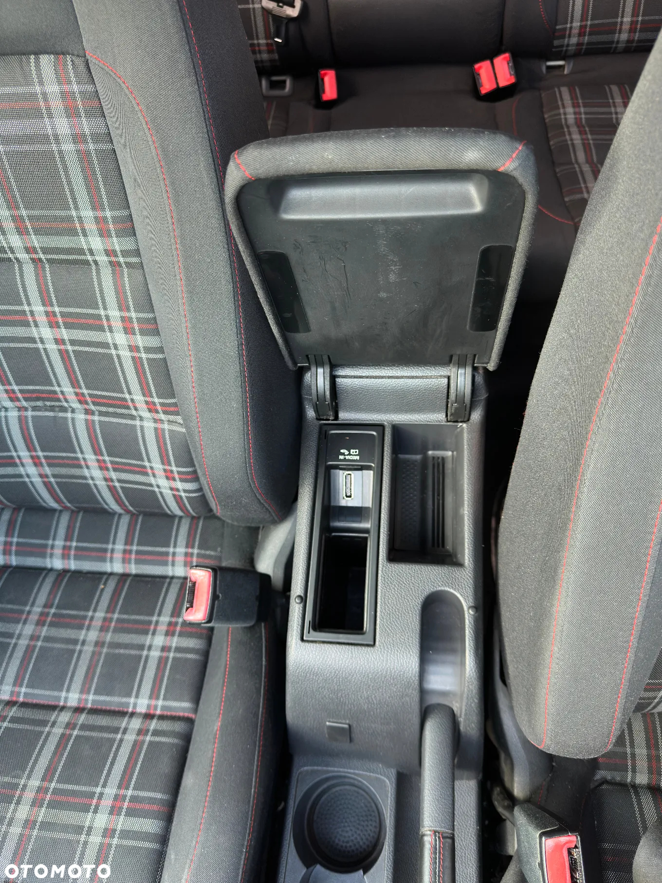Volkswagen Golf VI 2.0 TSI GTI - 22