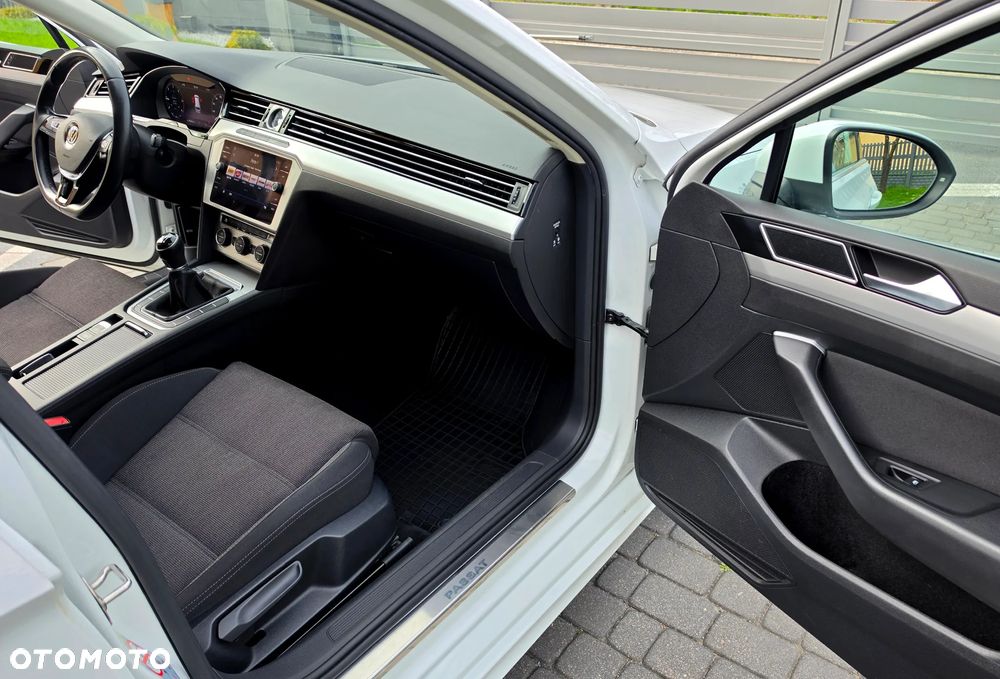 Volkswagen Passat - 25