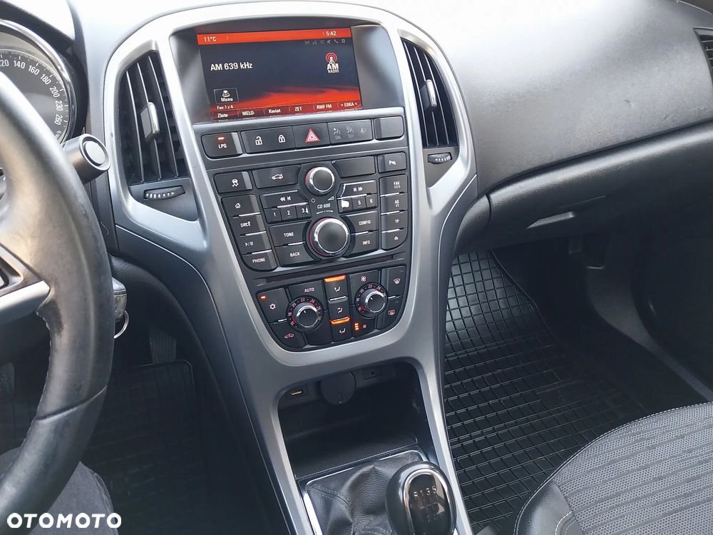 Opel Astra 1.4 T Executive EU6 - 10
