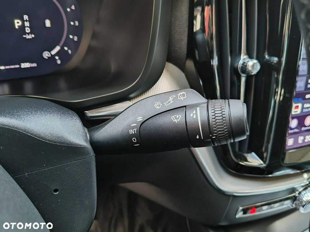 Volvo XC 60 B4 D AWD R-Design - 29