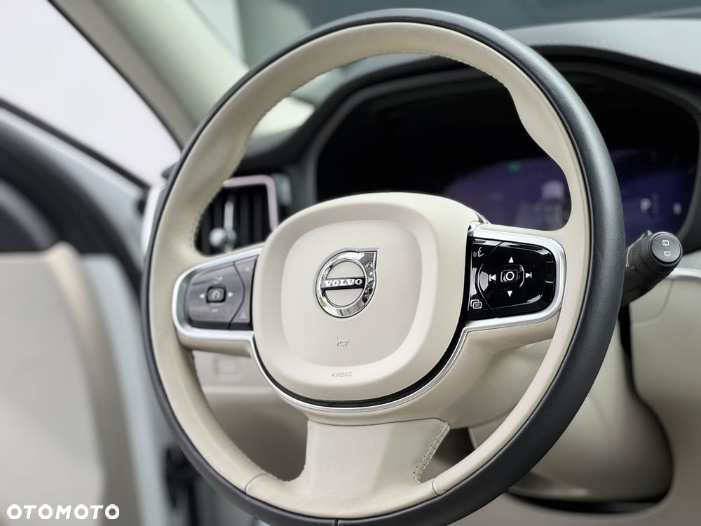 Volvo XC 60 B5 B AWD Ultimate Bright - 26