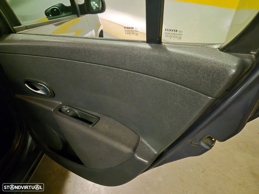 Renault Clio 1.2 16V Dynamique - 21