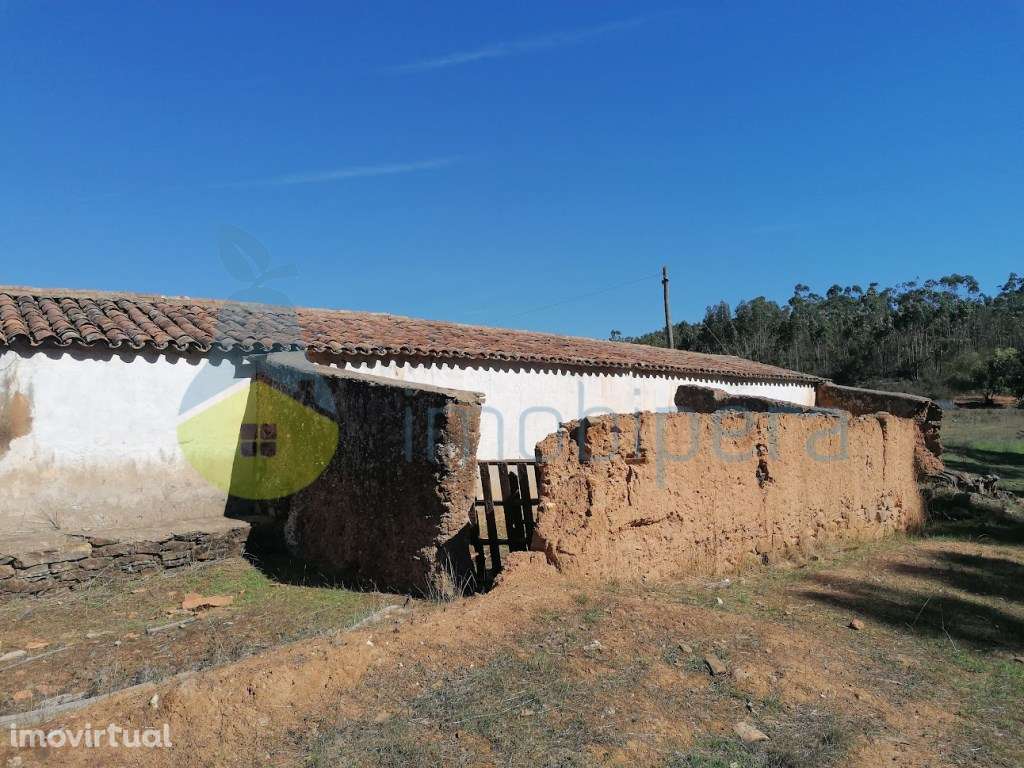 Casa para recuperar com vários terrenos.
House to recover with sev... - Grande imagem: 2/32