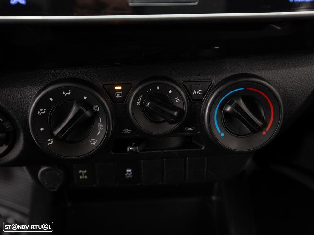 Toyota Hilux 2.4 D-4D 4WD DOUBLE CAB c/IVA - 17