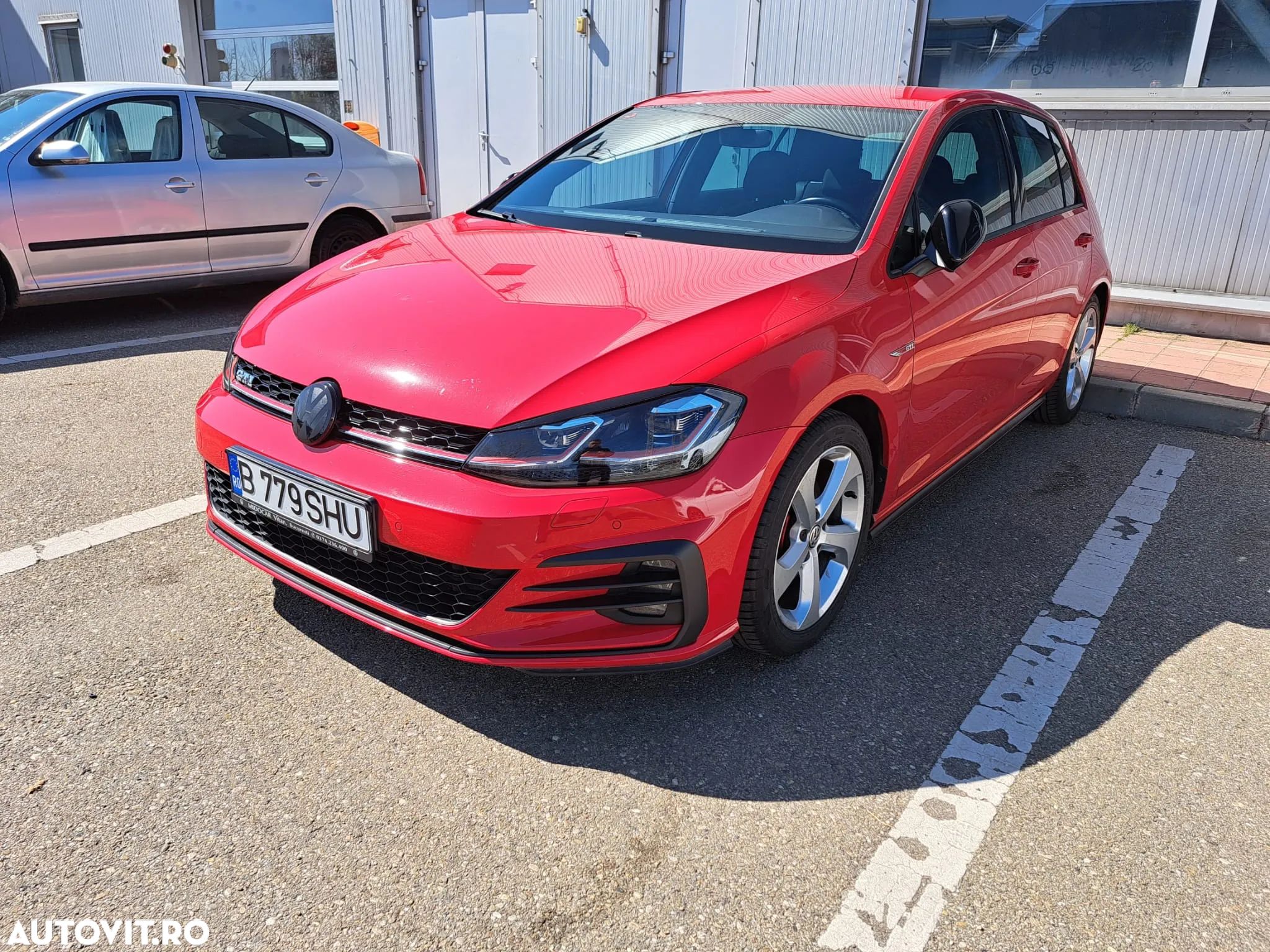 Volkswagen Golf 2.0 TSI GTI - 1