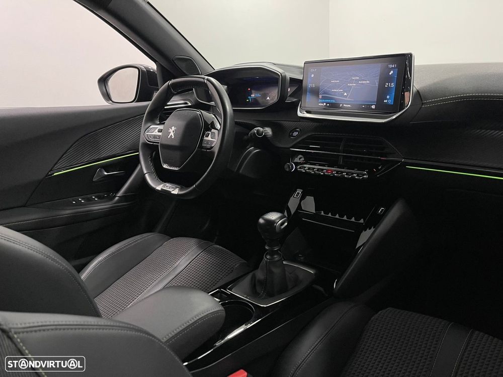 Peugeot 2008 1.2 PureTech GT Line - 24