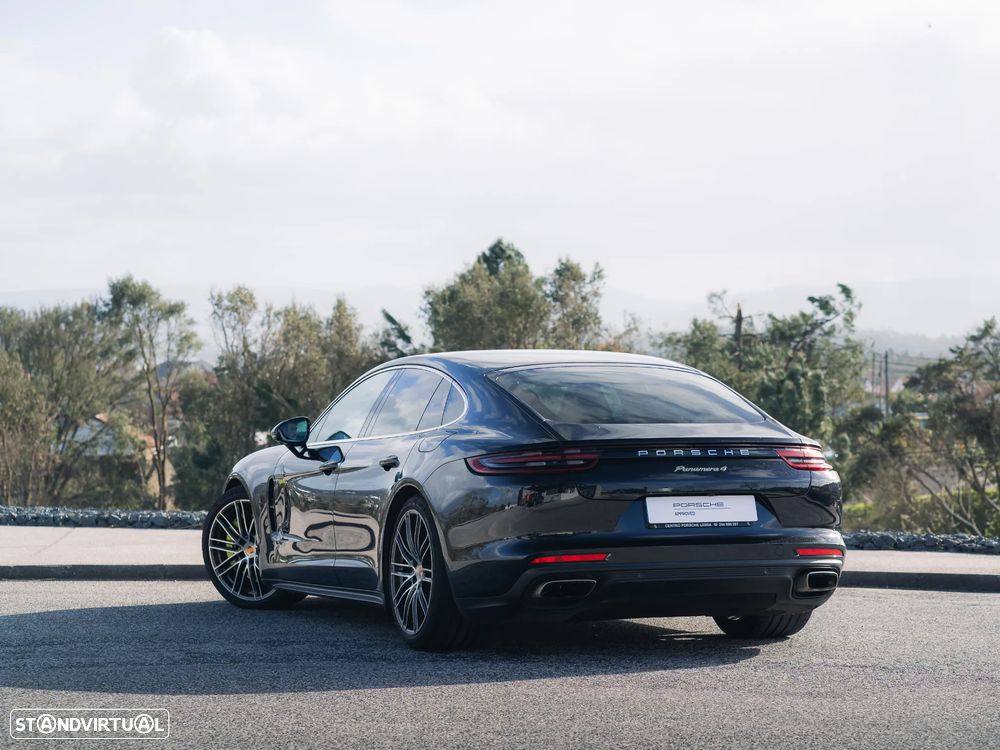 Porsche Panamera - 4