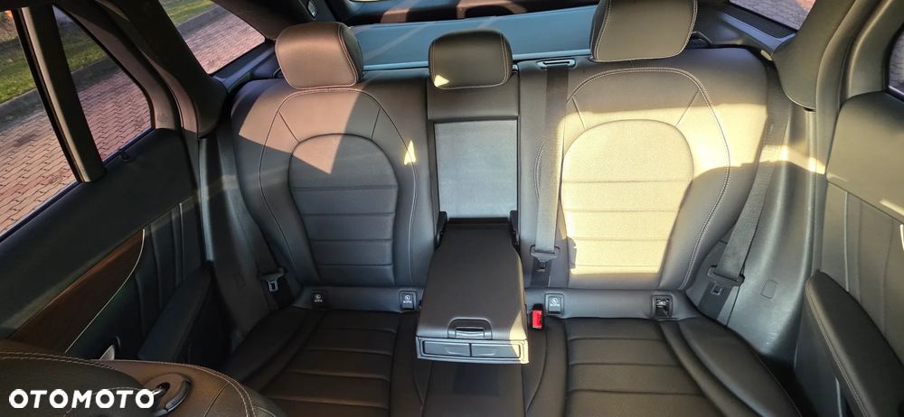 Mercedes-Benz GLC 300 4Matic 9G-TRONIC AMG Line - 12