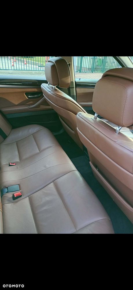 BMW Seria 5 528i xDrive Luxury Line - 7