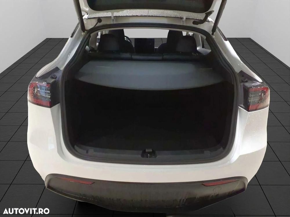 Tesla Model Y Long Range Dual Motor AWD - 5