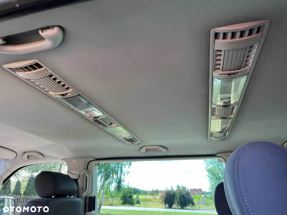 Volkswagen Multivan - 24
