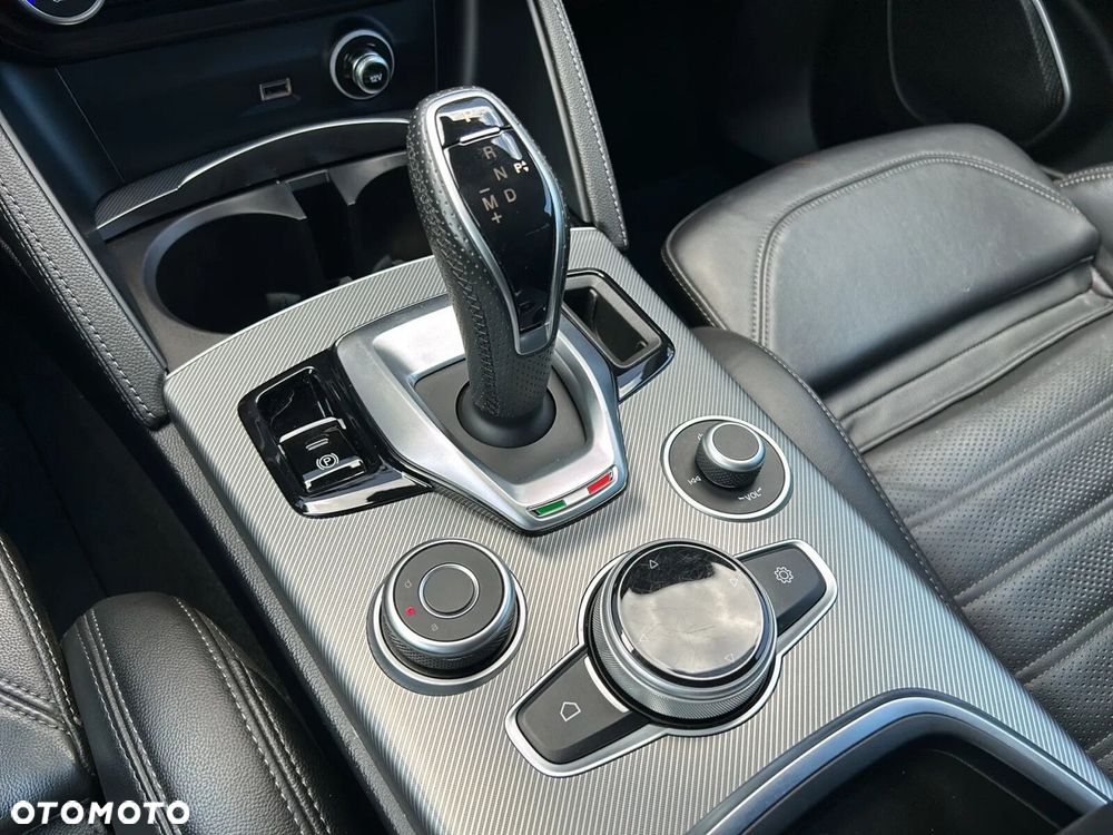 Alfa Romeo Stelvio 2.0 Turbo Sprint Q4 - 30