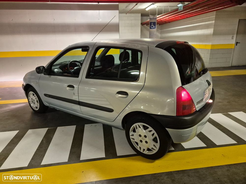 Renault Clio 1.2 RXE - 16