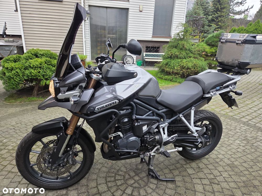 Triumph Tiger - 1