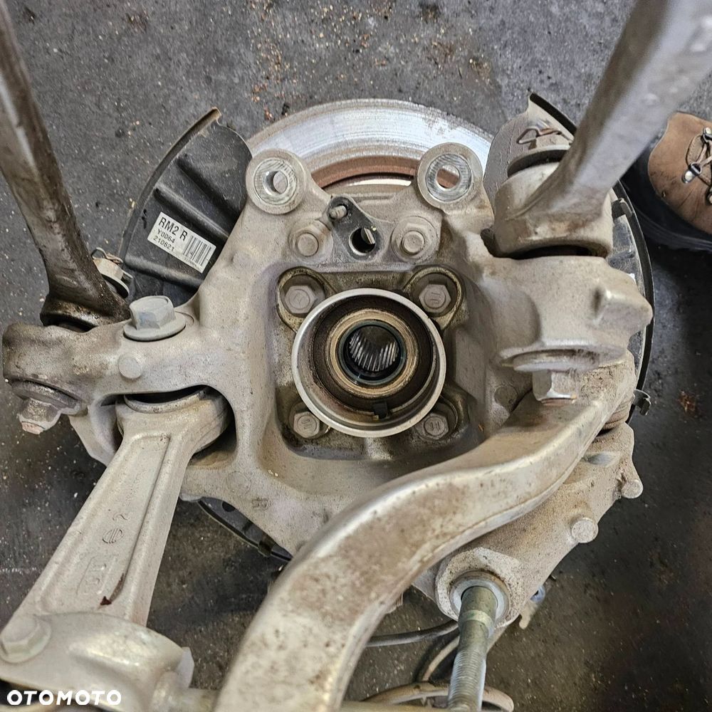 TOYOTA MIRAI II FCEV 2021 Zwrotnica prawa tylna - 5